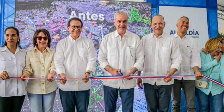 Presidente Abinader y Alcaldía de Santiago entregan renovado Parque Los Jazmines en Pekín
