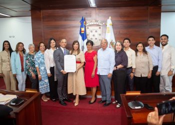 Ayuntamiento de Santiago reconoce a Grisbel Medina como Hija Adoptiva de la ciudad