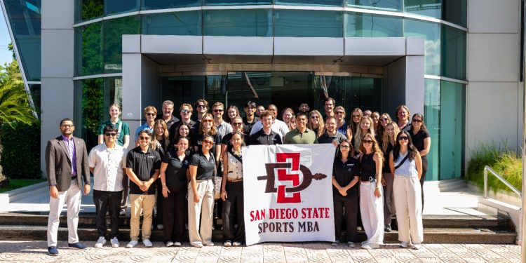 Banco BHD recibe visita académica de la Universidad de San Diego para conocer su alianza con MLB