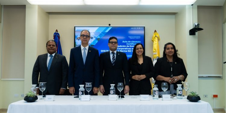Banco Popular impulsa formación en medición de emisiones corporativas junto a la PUCMM y DEUMAN