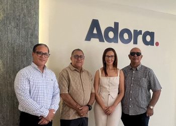 Comunicadores de Tropicalísima participan en encuentro por el centenario de la radio dominicana