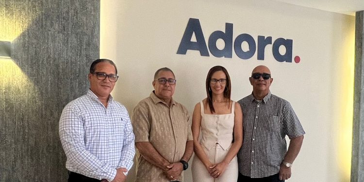 Comunicadores de Tropicalísima participan en encuentro por el centenario de la radio dominicana