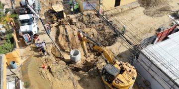 Coraasan acelera reparación de colector sanitario afectado por hundimiento en urbanización Henríquez