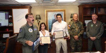 David Collado visita el portaaviones USS Nimitz junto a autoridades dominicanas y diplomáticos estadounidenses