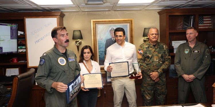 David Collado visita el portaaviones USS Nimitz junto a autoridades dominicanas y diplomáticos estadounidenses