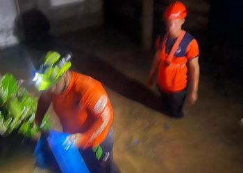 Dos personas fallecen tras caer vehículo al canal UFE durante fuertes lluvias en Santiago Oeste