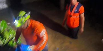 Dos personas fallecen tras caer vehículo al canal UFE durante fuertes lluvias en Santiago Oeste