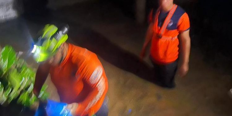 Dos personas fallecen tras caer vehículo al canal UFE durante fuertes lluvias en Santiago Oeste