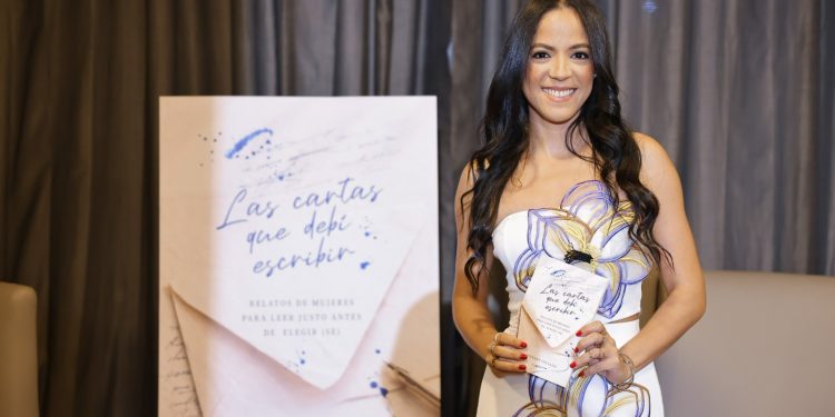 Estefany Collado debuta como escritora con una obra que invita a las mujeres a elegirse a sí mismas
