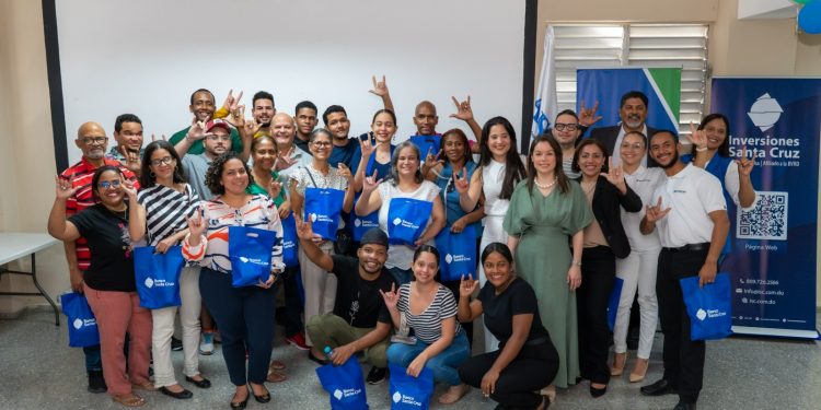 Banco Santa Cruz impulsa la inclusión financiera de la comunidad sorda en República Dominicana