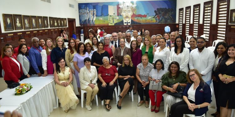 Gobernación de Santiago impulsa programa para prevenir la violencia de género e intrafamiliar