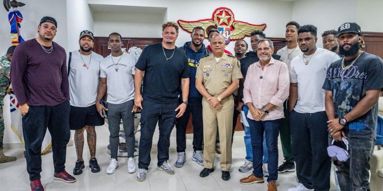 Gobierno repatria a otro grupo de dominicanos desde Venezuela en aeronave de la Fuerza Aérea
