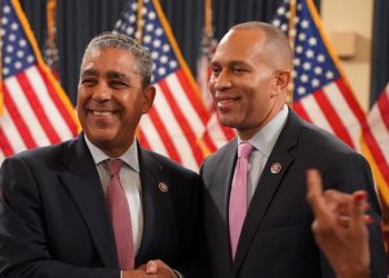 Líder Hakeem Jeffries reafirma respaldo a Espaillat rumbo a las primarias demócratas