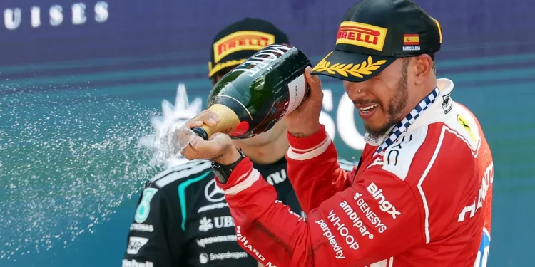 Hamilton rompe la sequía y logra su primera victoria con Ferrari en Barcelona