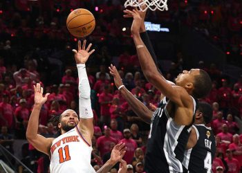 Knicks sorprenden a San Antonio y toman ventaja en las Finales de la NBA