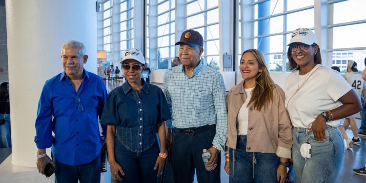 Arajet y Turismo dominicano llevan la promoción del país al estadio de los Miami Marlins