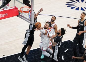 Knicks protagonizan remontada histórica y quedan a un triunfo del campeonato de la NBA