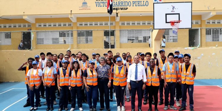 Milton Morrison impulsa educación vial entre estudiantes y anuncia carnet de aprendizaje para bachilleres