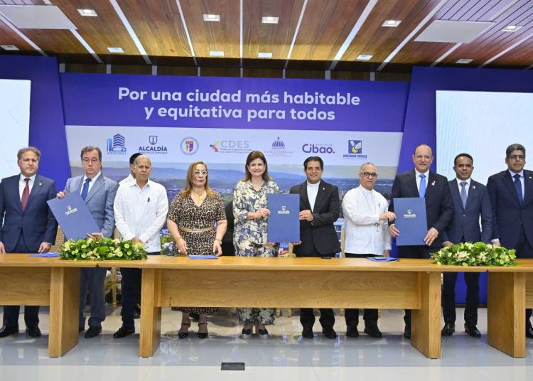Raquel Peña respalda pacto que impulsa la transformación urbana de Santiago hacia 2035