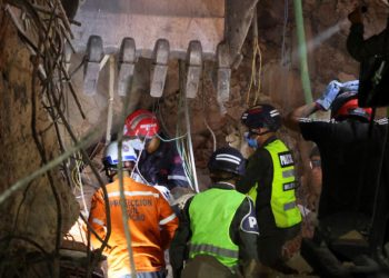 Rescatistas dominicanos se unen a labores de emergencia tras devastador terremoto en Venezuela