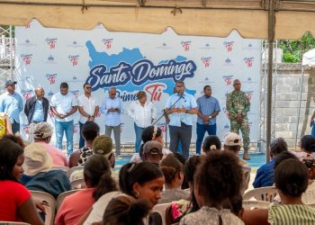 Robert Polanco destaca cercanía de Propeep con las comunidades durante jornada “Primero Tú” en Boca Chica