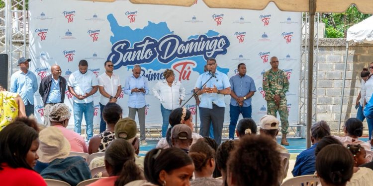 Robert Polanco destaca cercanía de Propeep con las comunidades durante jornada “Primero Tú” en Boca Chica