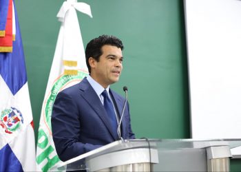 Wellington Arnaud destaca en la UNPHU importancia de una Ley de Agua para transformar el país