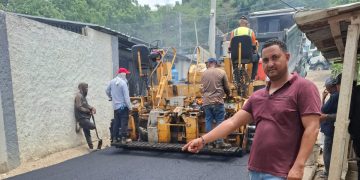 Gobierno, Coraasan y autoridades locales impulsan asfaltado de calles en Jacagua