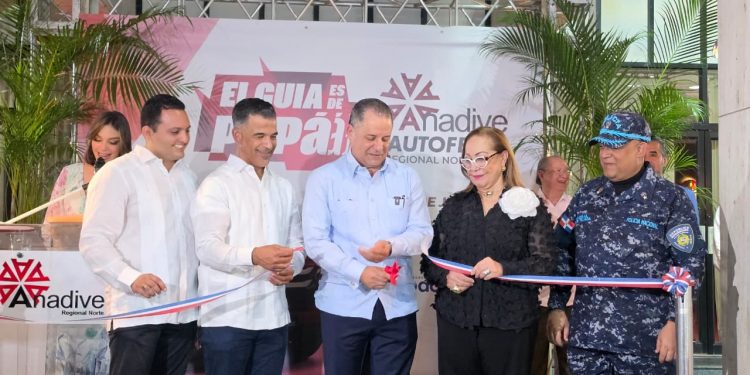 Carlos Guzmán afirma que la Auto Feria ANADIVE impulsa la economía de Santiago