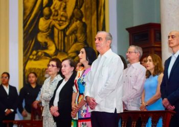 Abinader celebra sus 59 años con misa de acción de gracias en el Palacio Nacional