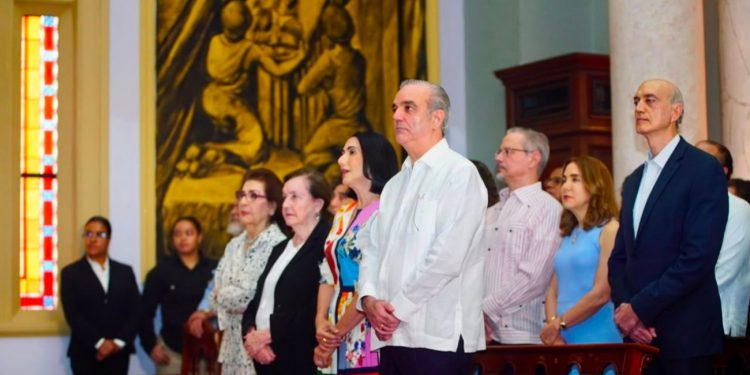 Abinader celebra sus 59 años con misa de acción de gracias en el Palacio Nacional