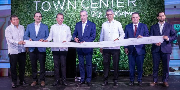 Abinader inaugura Porto Town Center y destaca crecimiento de la inversión privada
