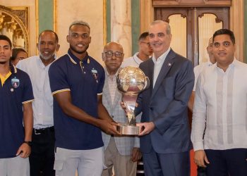 Abinader reconoce al Salcedo FC por su histórica conquista del título nacional