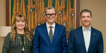 Ministro de Trabajo conoce estrategia de innovación y capacitación tecnológica del Banco Popular