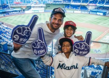 Arajet celebra el Día del Padre con experiencia familiar en el béisbol de Grandes Ligas