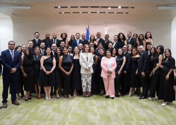 CEDIMAT fortalece la formación médica con la graduación de 49 nuevos especialistas