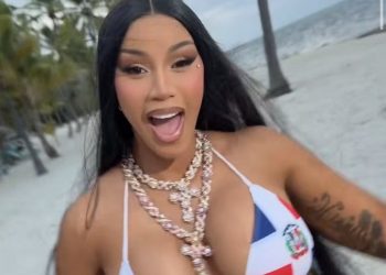 Cardi B vuelve a destacar su orgullo dominicano con un llamativo bikini tricolor