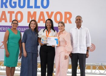 Carmen Ligia Barceló impulsa la educación en Hato Mayor con becas, mejoras escolares y nuevas propuestas