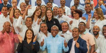 Carolina Mejía juramenta comando de alcaldes para fortalecer su proyecto presidencial