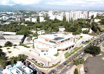 Strategius reconoce al Grupo Empresarial UTESA por impulsar la innovación y el desarrollo de Santiago