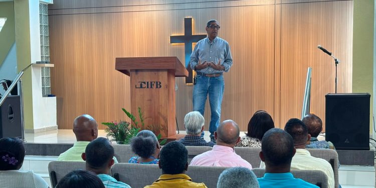 Conferencia promueve el fortalecimiento del matrimonio y los valores familiares en Santo Domingo Este