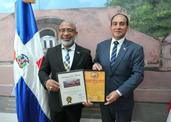 Consulado dominicano en Miami fortalece la promoción de la literatura entre la comunidad hispana