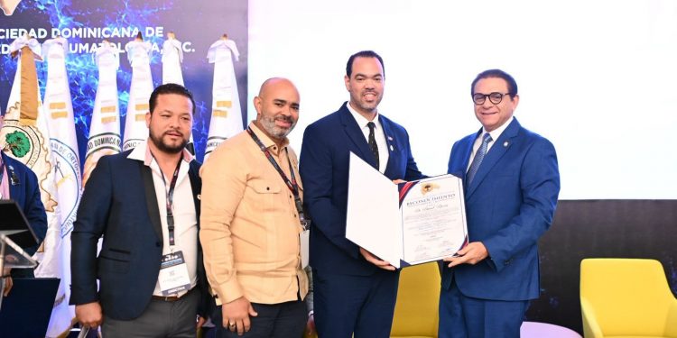 Daniel Rivera recibe reconocimiento por promover políticas para fortalecer la atención del trauma en el país