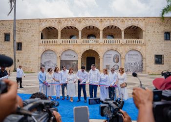 David Collado entrega restauración del Alcázar de Colón e inicia moderno sistema de iluminación en la Ciudad Colonial