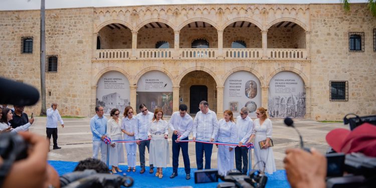 David Collado entrega restauración del Alcázar de Colón e inicia moderno sistema de iluminación en la Ciudad Colonial