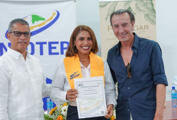 Escuela de Tabaqueros de Tamboril gradúa su primera promoción y fortalece el talento de la industria tabacalera