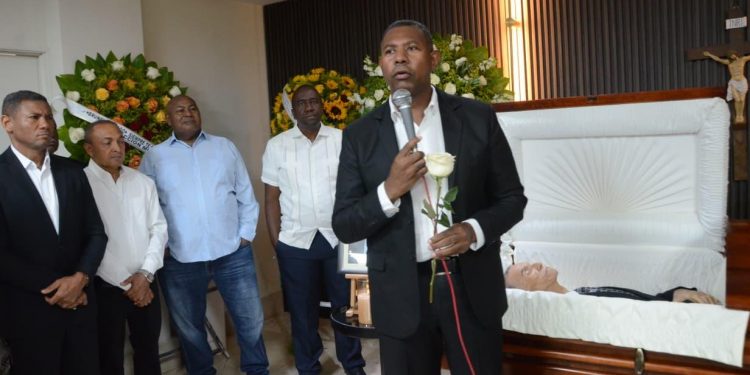 Fuerza del Pueblo despide con honores al exdiputado Brunel Collado en Santiago