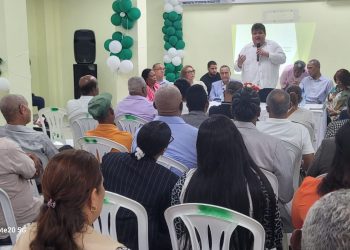 Fuerza del Pueblo fortalece formación electoral con conferencia en San Pedro de Macorís