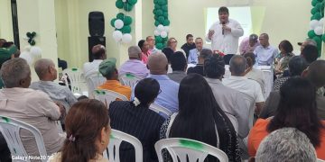 Fuerza del Pueblo fortalece formación electoral con conferencia en San Pedro de Macorís