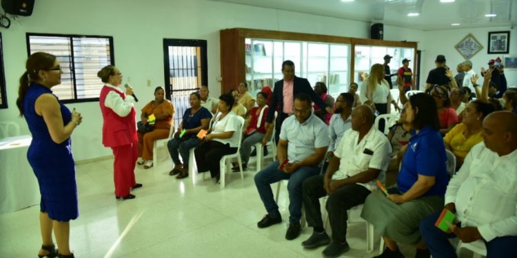 Gobernación de Santiago impulsa jornadas de capacitación para prevenir la violencia intrafamiliar